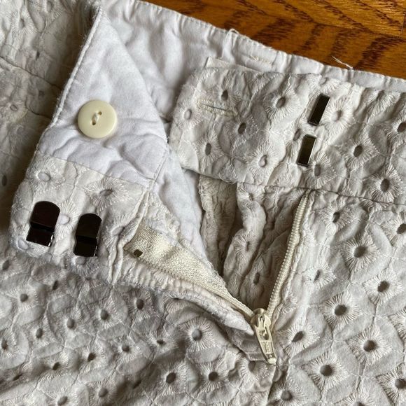Loft Off-White/Cream Shorts - Size 0 Petite - Picture 3 of 5